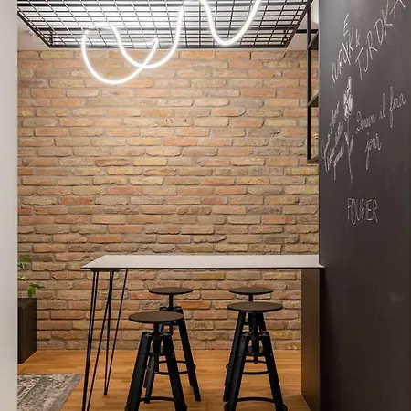 Slovakia Modern Urban Sanctuary דירה ברטיסלאבה