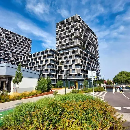 Slovakia Modern Urban Sanctuary 아파트 *