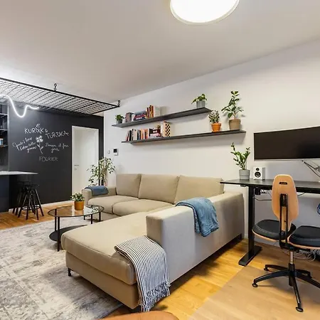 Slovakia Modern Urban Sanctuary דירה