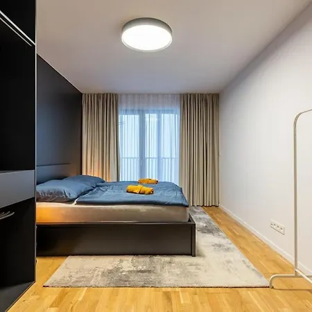 Slovakia Modern Urban Sanctuary דירה